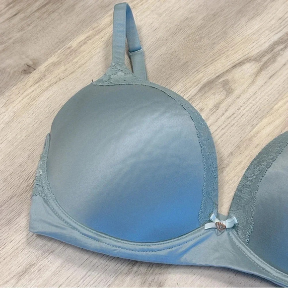 VS Body By Victoria No-Wire Lace Detail Heart Charm Bra / Soft Light Blue / 34DD - Picture 2 of 8